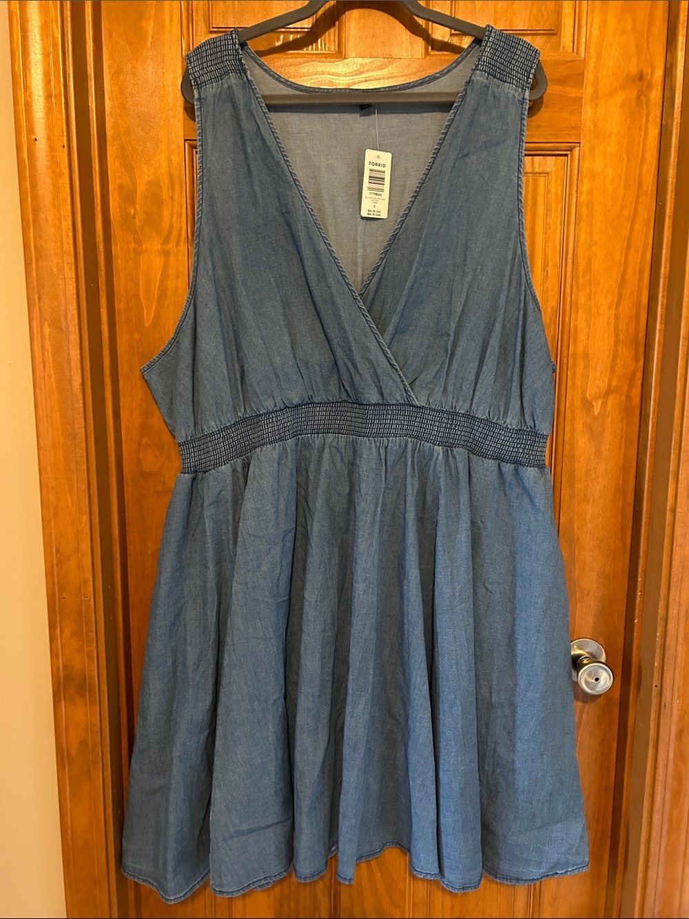 Torrid Chambray Smocked Surplice Skater Dress size 6 NWT - Picture 5 of 6